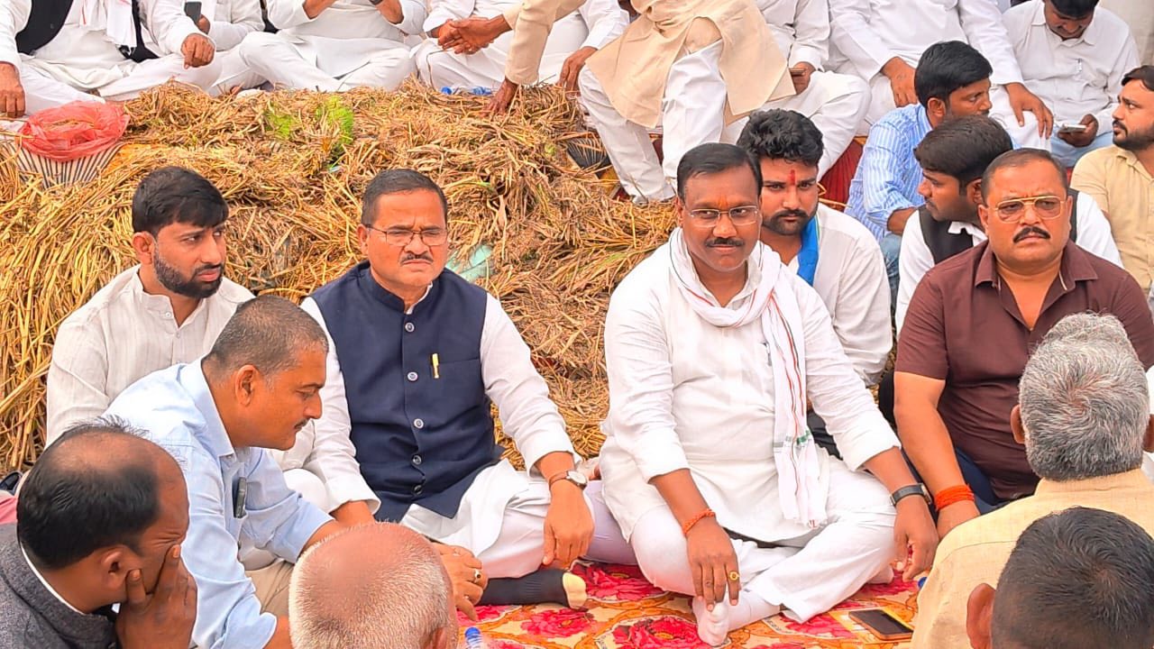 भाजपा सरकार किसानों को सिर्फ अत्याचार दे रही है।
